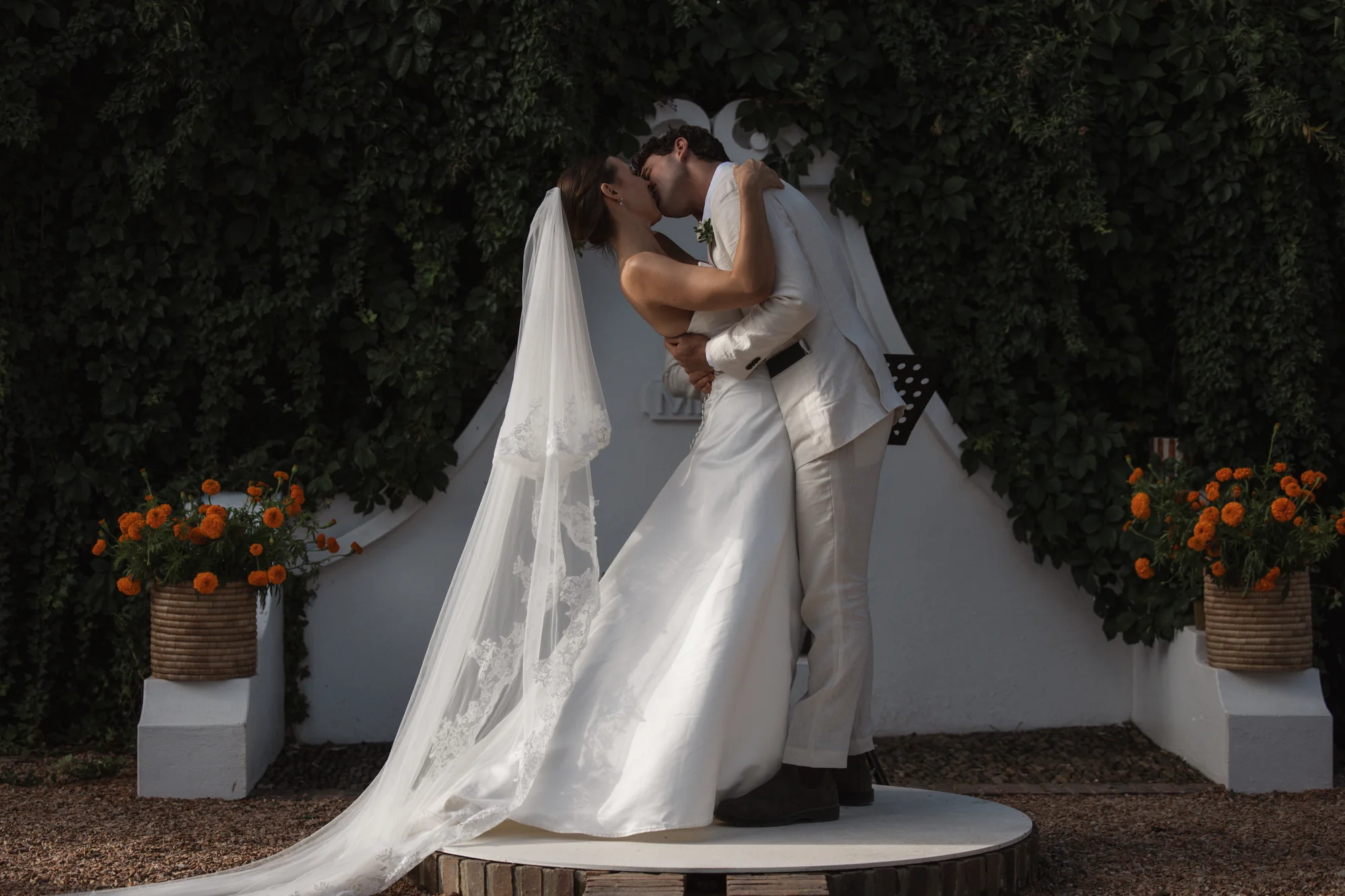 The kiss, close